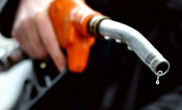 Petrol to be cheaper by Rs. 9.5, Diesel by Rs. 7 per litre as Govt of India cut excise