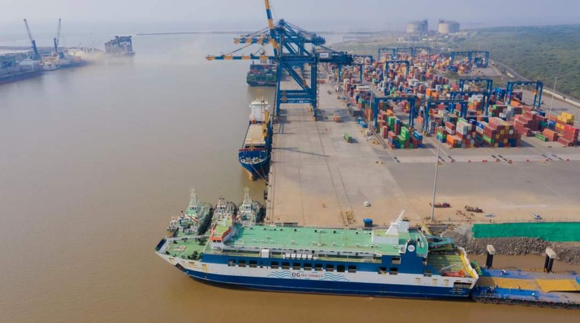 Rock salt imported from Pakistan via Dubai to evade duty seized at Kandla Port