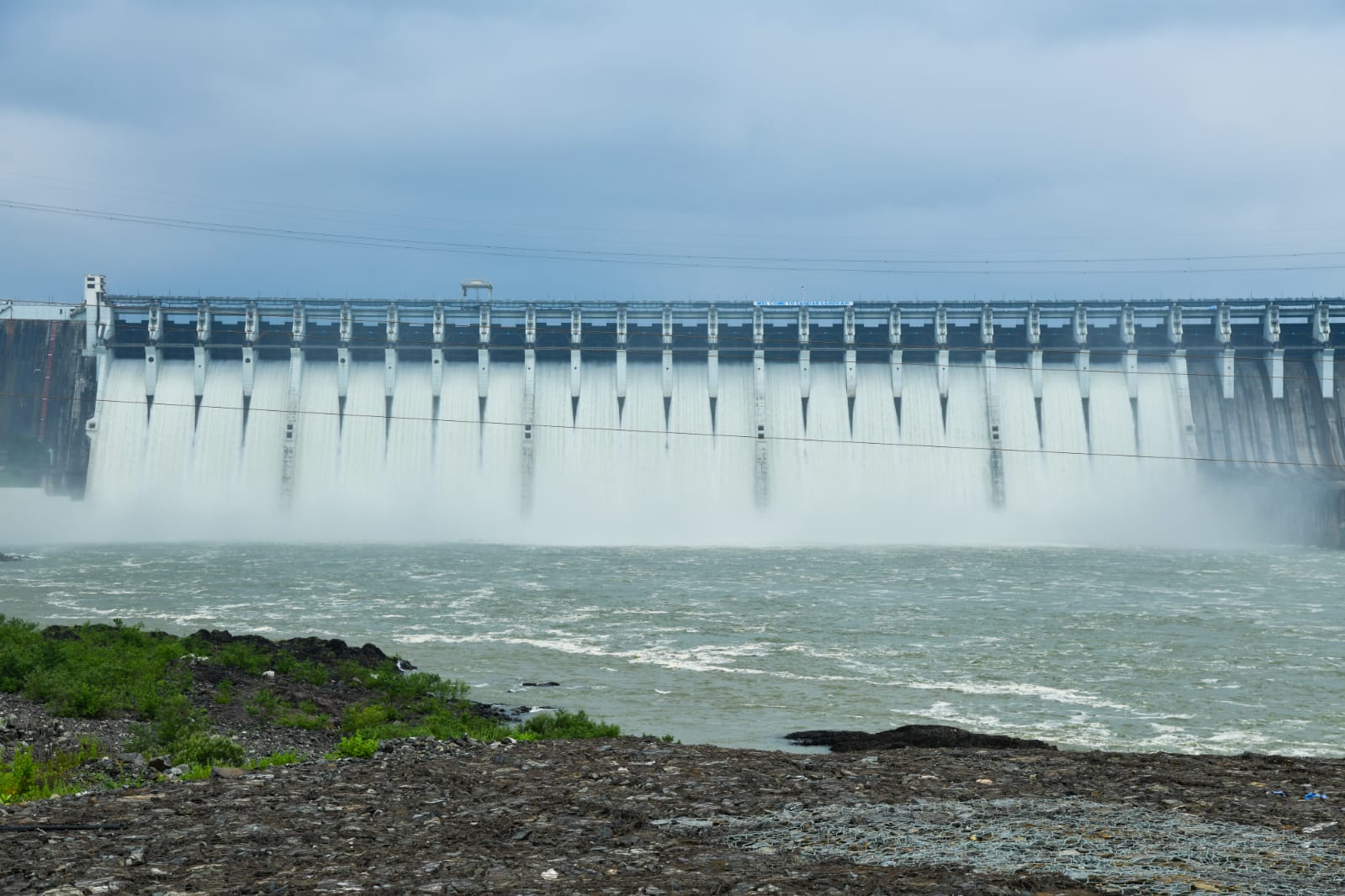 Gujarat CM worships Narmada waters as Sardar Sarovar Dam reaches its full capacity
